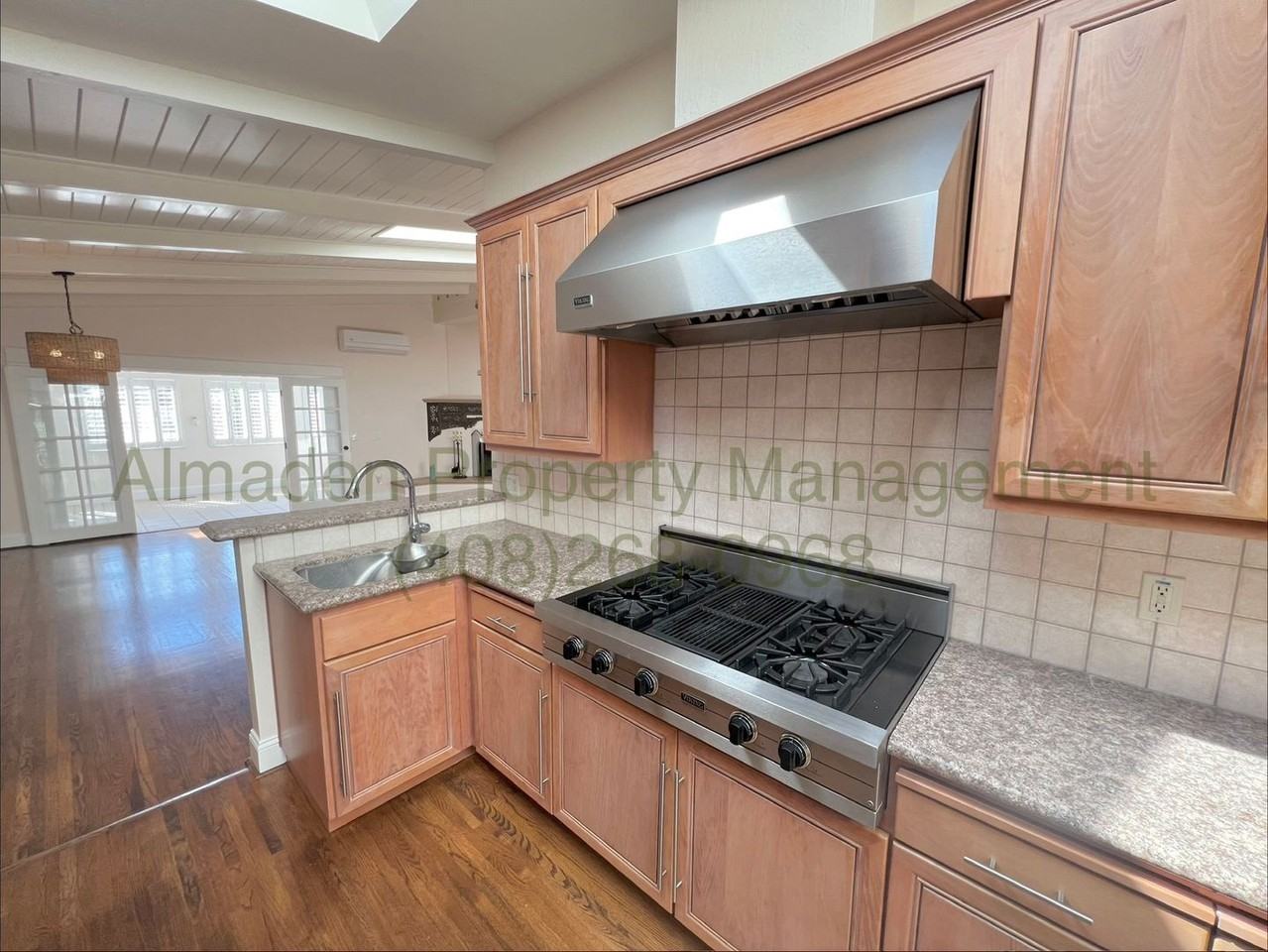415 Monterey Dr - Photo 4 of 27