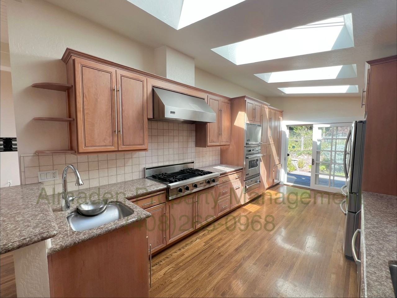 415 Monterey Dr - Photo 5 of 27