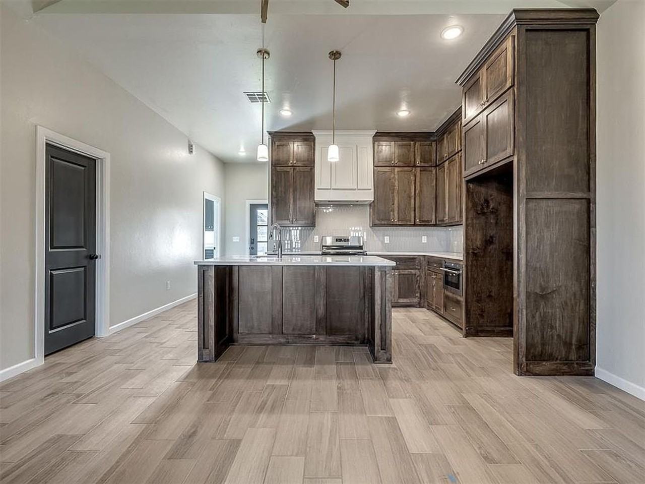 11913 Nw 118th Pl - Photo 3 of 37