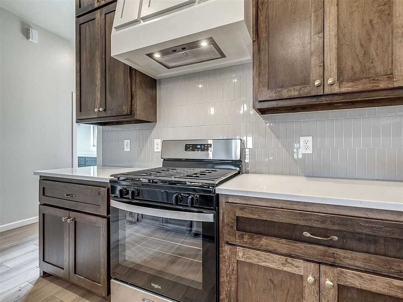 11913 Nw 118th Pl - Photo 5 of 37