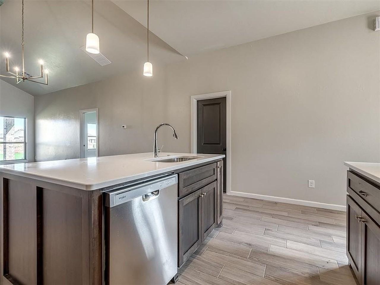 11913 Nw 118th Pl - Photo 6 of 37