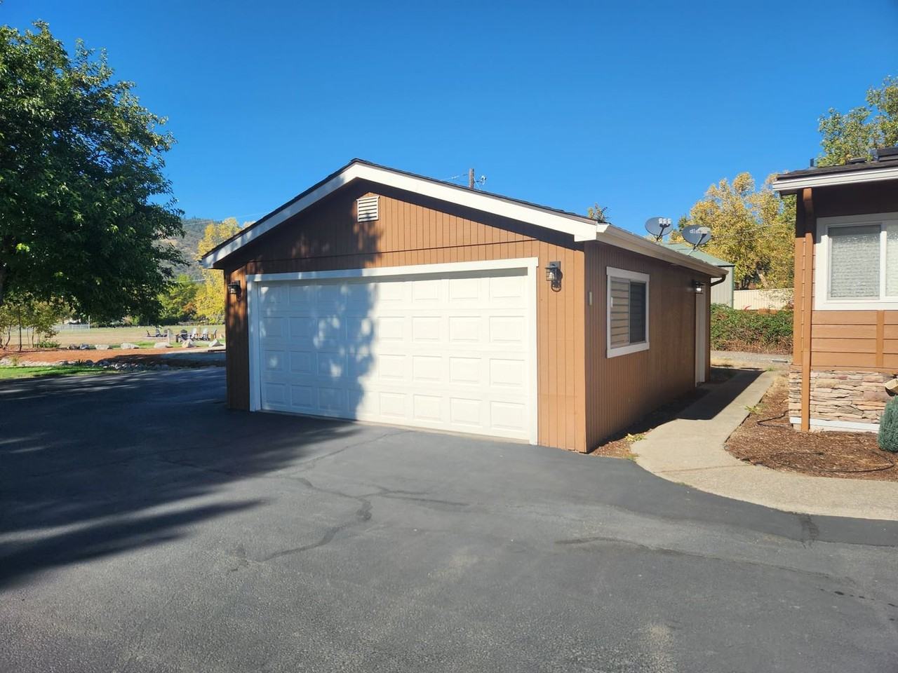 12297 Blackwell Rd - Photo 2 of 23