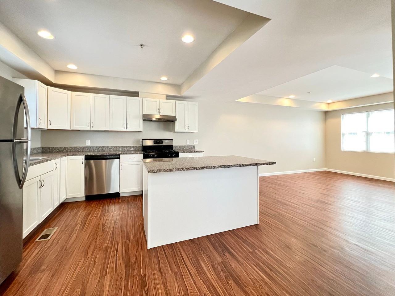 1135 Auburn Ave - Photo 2 of 40