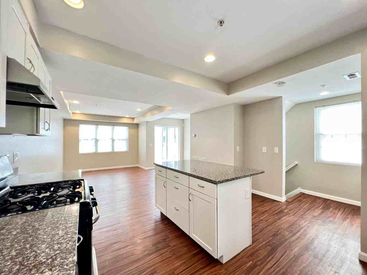 1135 Auburn Ave - Photo 4 of 40