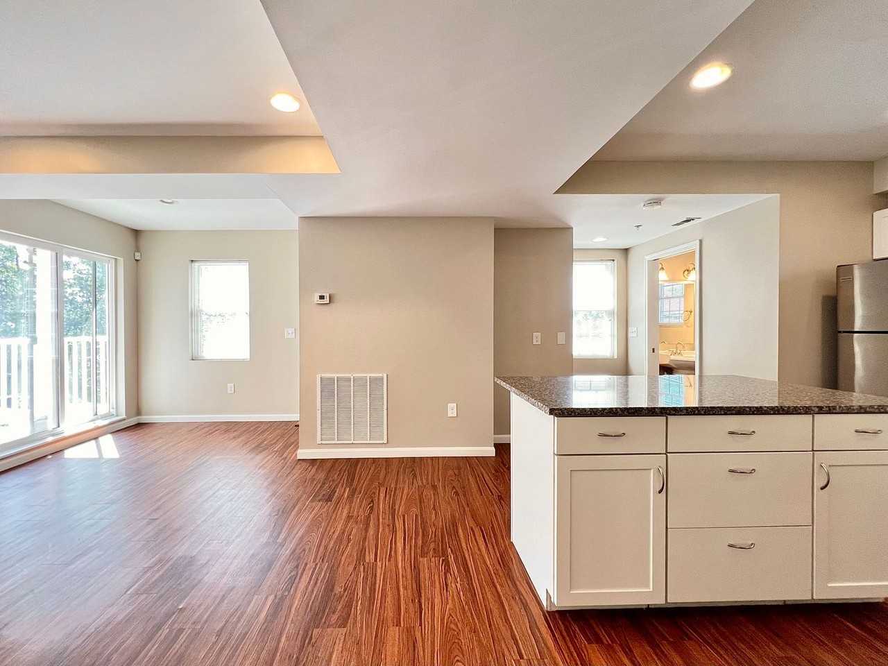 1135 Auburn Ave - Photo 6 of 40