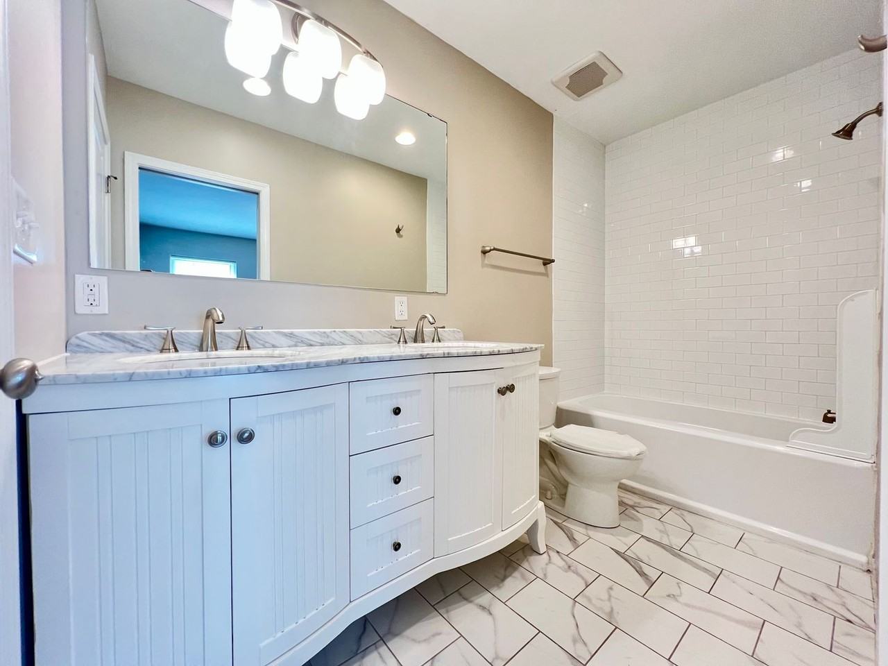 1135 Auburn Ave - Photo 7 of 40