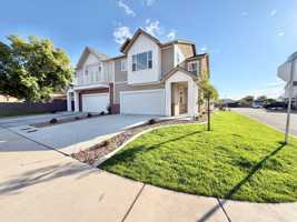 featured image of 1424 Victors St #2