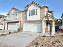 featured image of 1424 Victors St #4