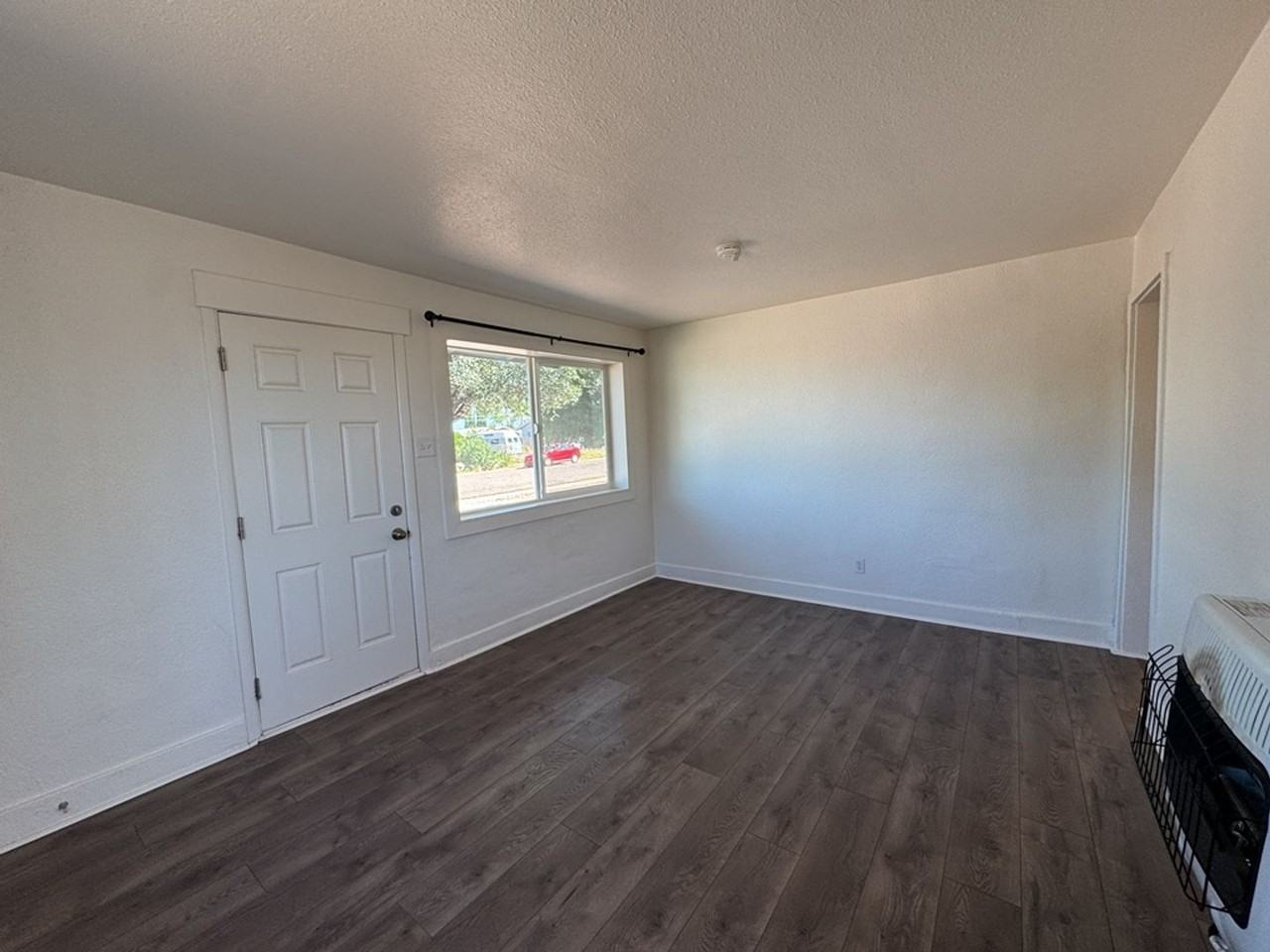 532 Graham Dr - Photo 3 of 16