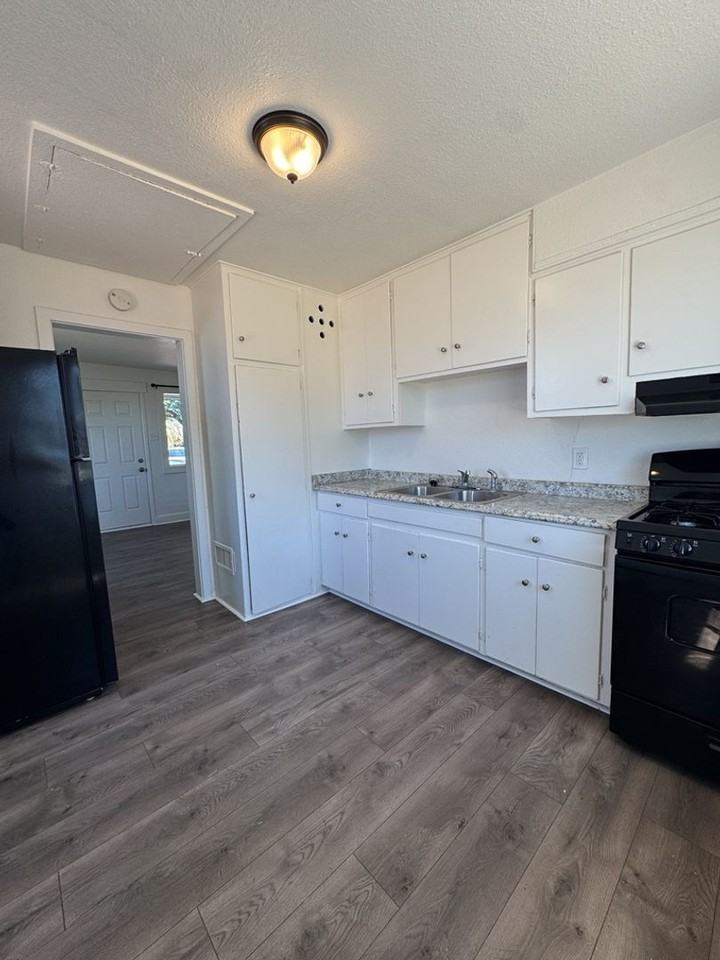 532 Graham Dr - Photo 4 of 16