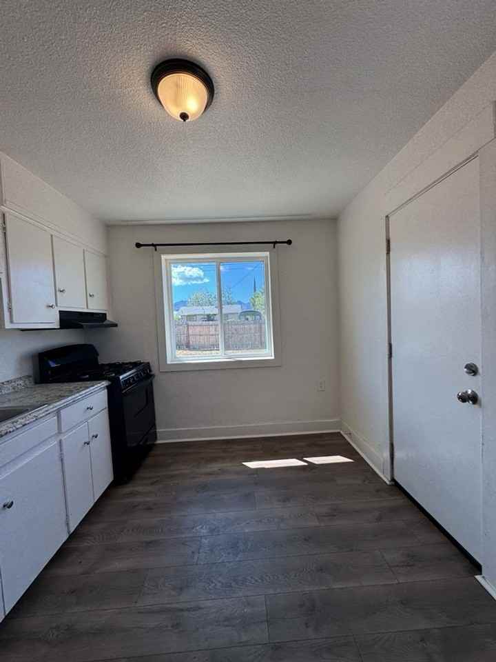 532 Graham Dr - Photo 5 of 16
