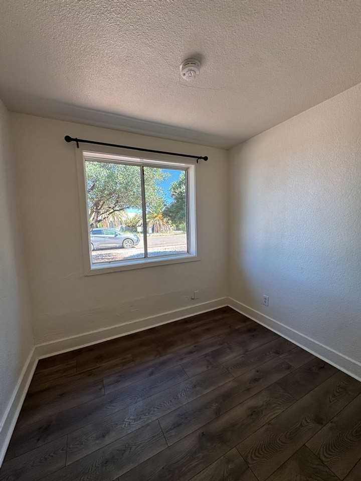 532 Graham Dr - Photo 6 of 16