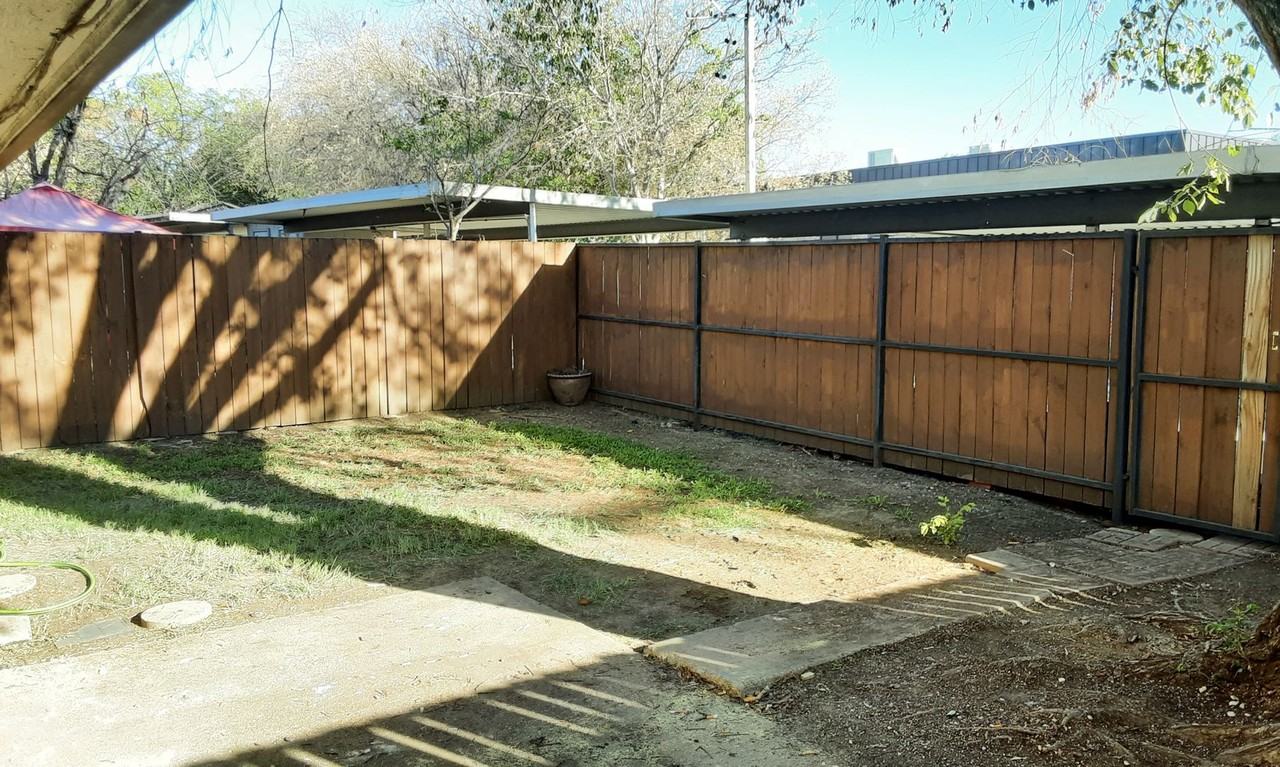2704 Golfing Green Dr - Photo 2 of 25
