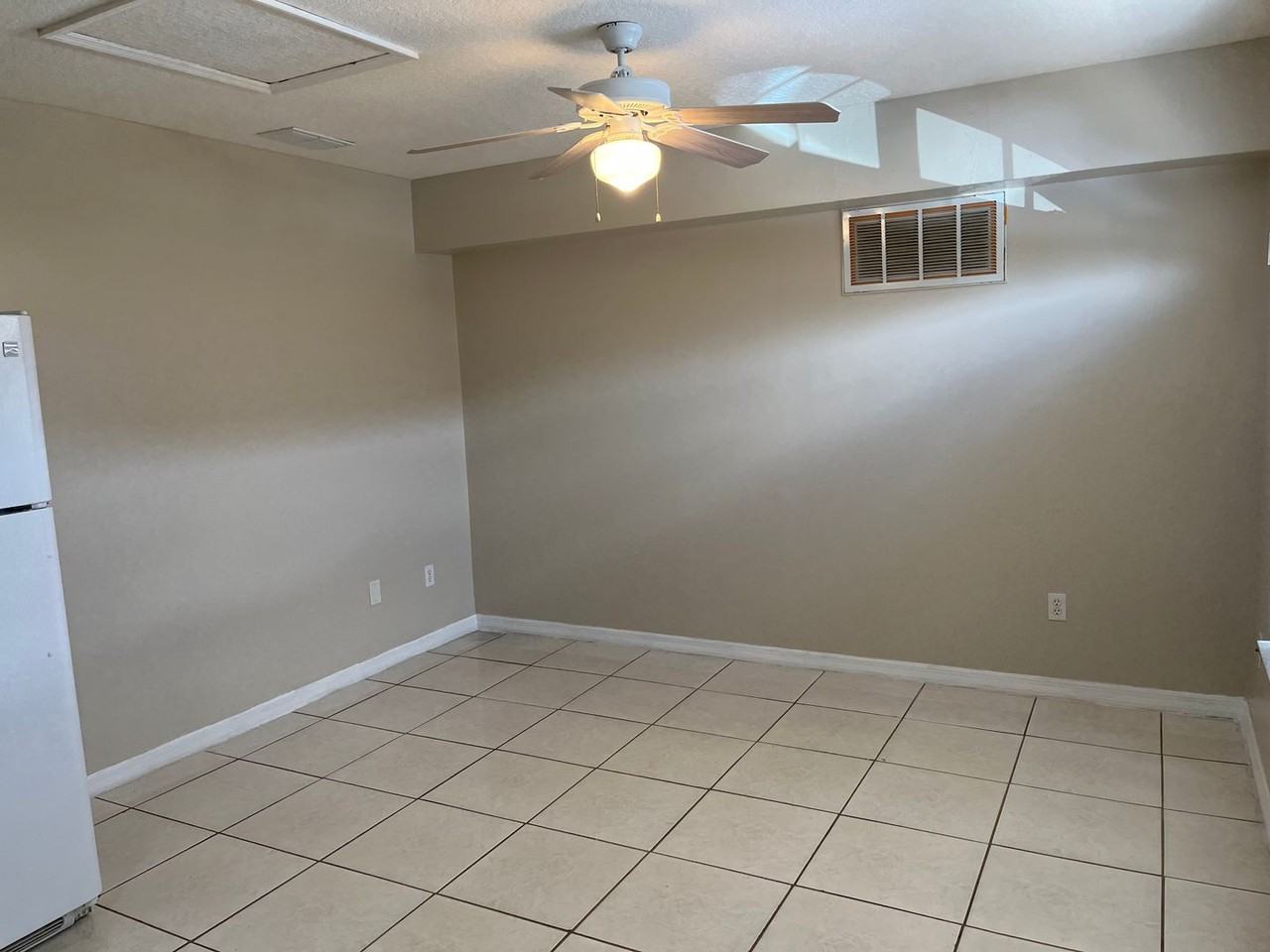 213 Washington Palm Loop #5 - Photo 4 of 11