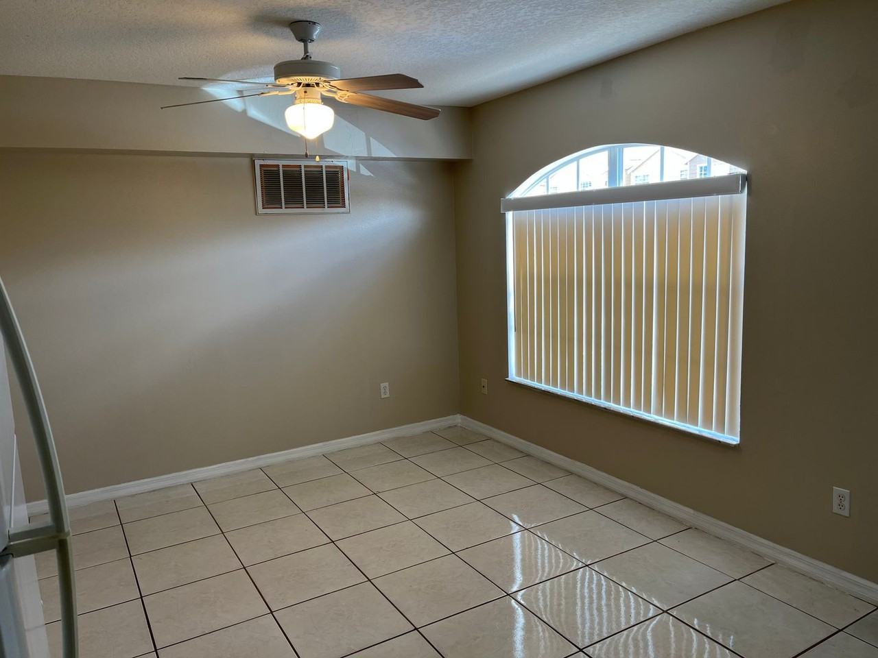 213 Washington Palm Loop #5 - Photo 5 of 11