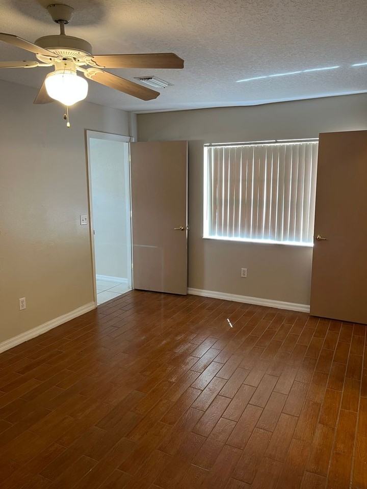 213 Washington Palm Loop #5 - Photo 6 of 11
