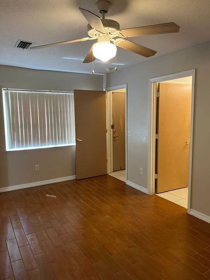 213 Washington Palm Loop #5 - Photo 7 of 11