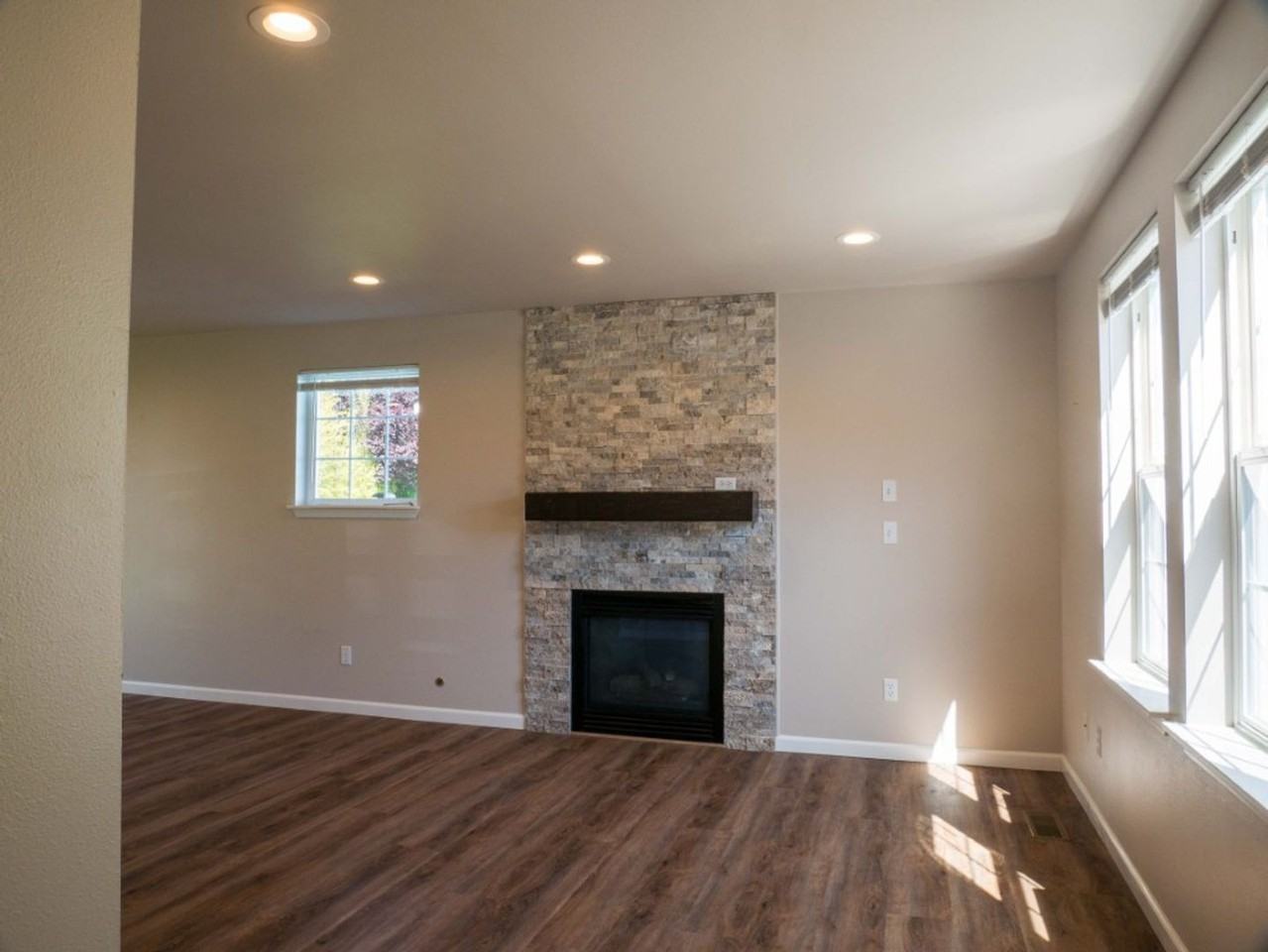 111 Alder St - Photo 3 of 23