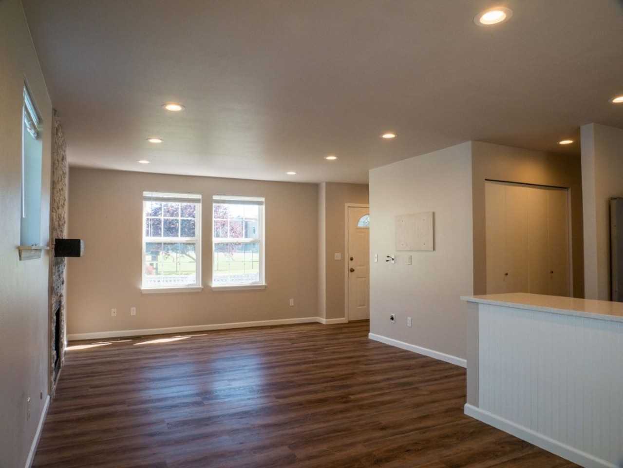 111 Alder St - Photo 4 of 23