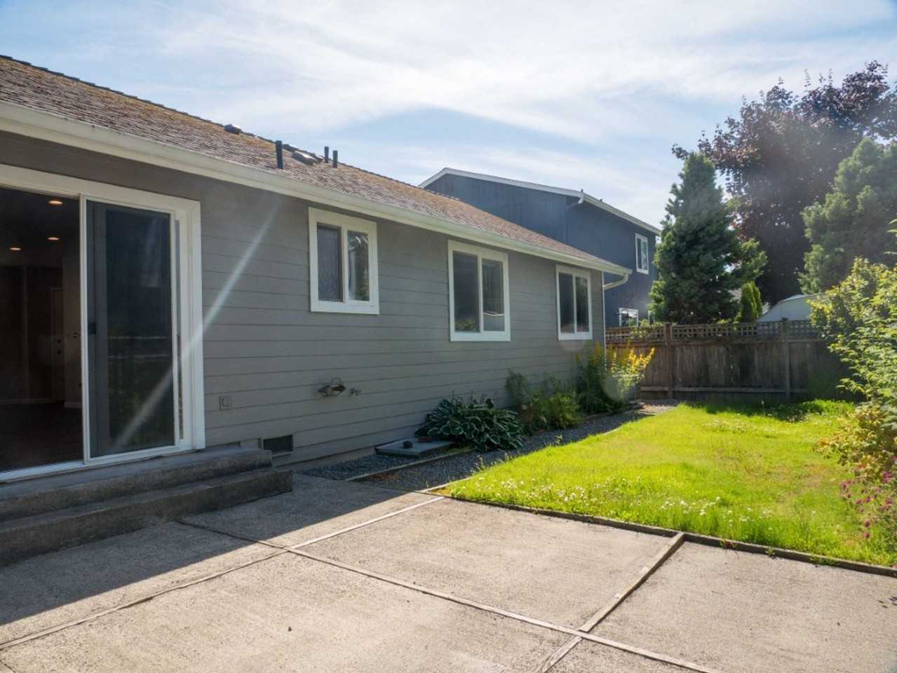 111 Alder St - Photo 7 of 23