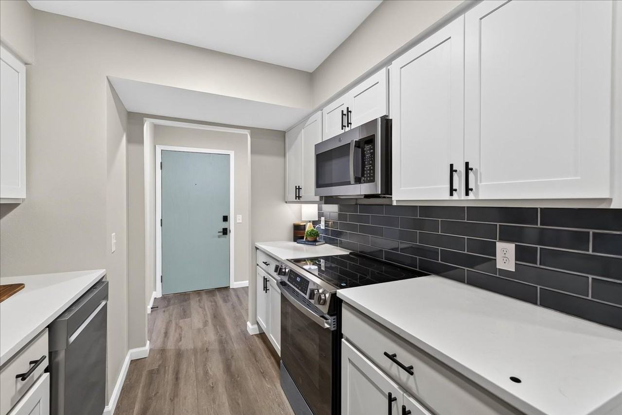 5538 Century Ave - Photo 2 of 23