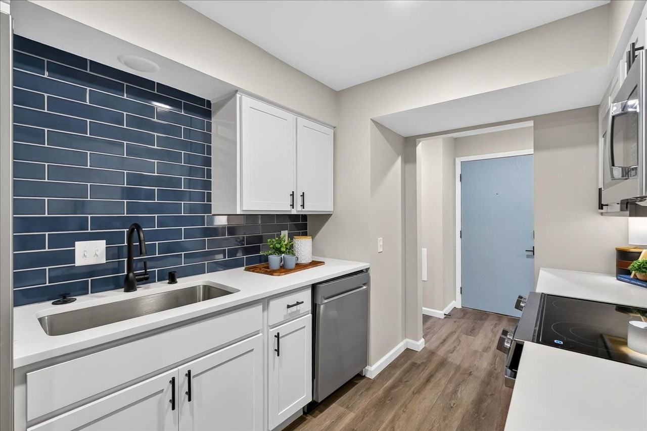 5538 Century Ave - Photo 3 of 23