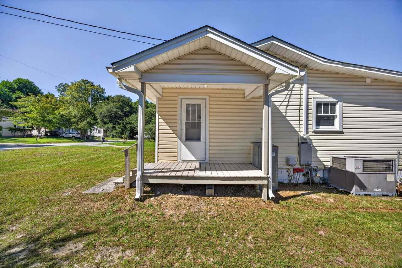410 Graham St - Photo 5 of 30