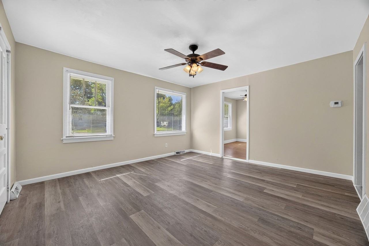 410 Graham St - Photo 7 of 30