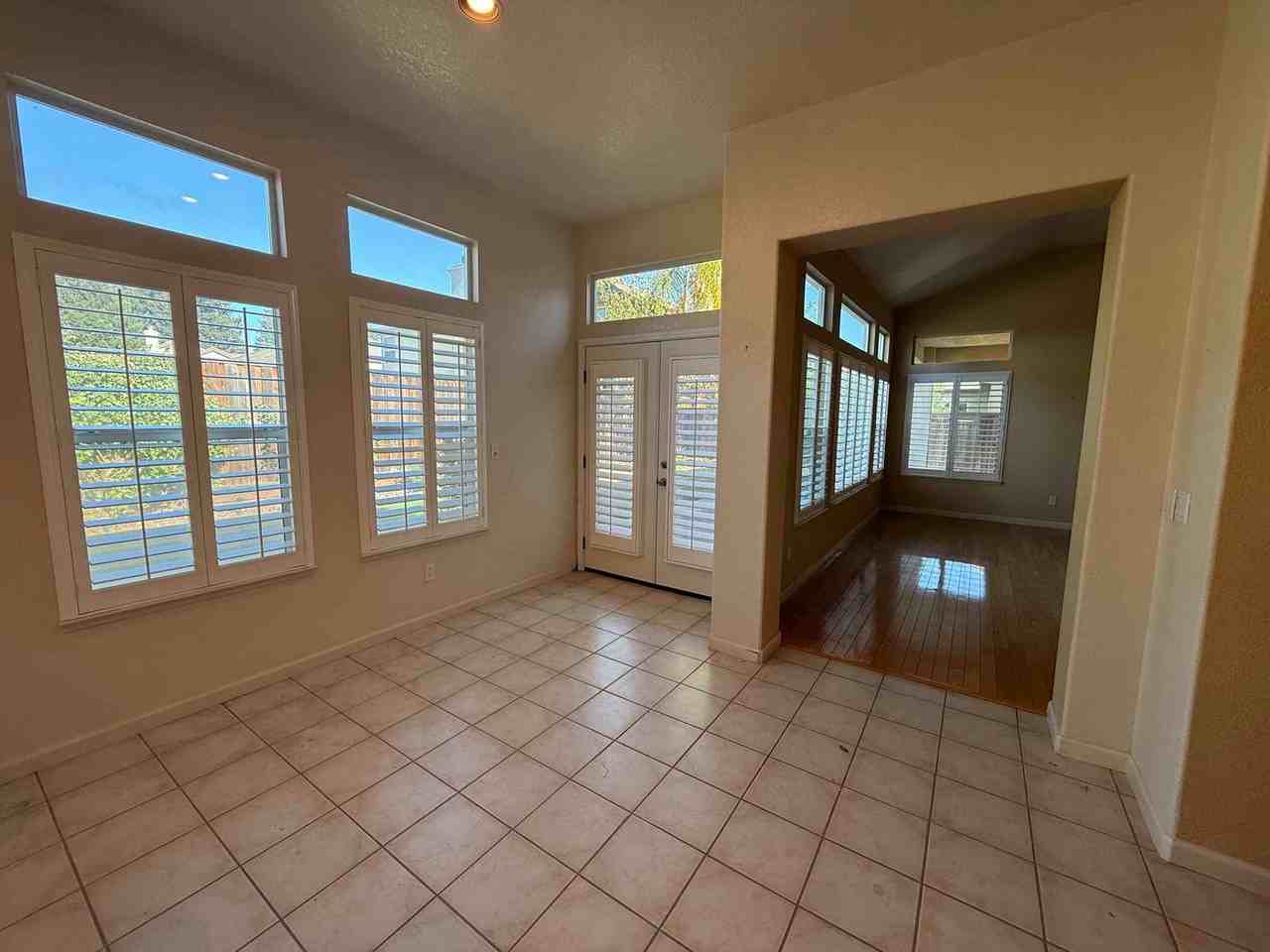 3247 Shelter Cove Ln - Photo 5 of 31