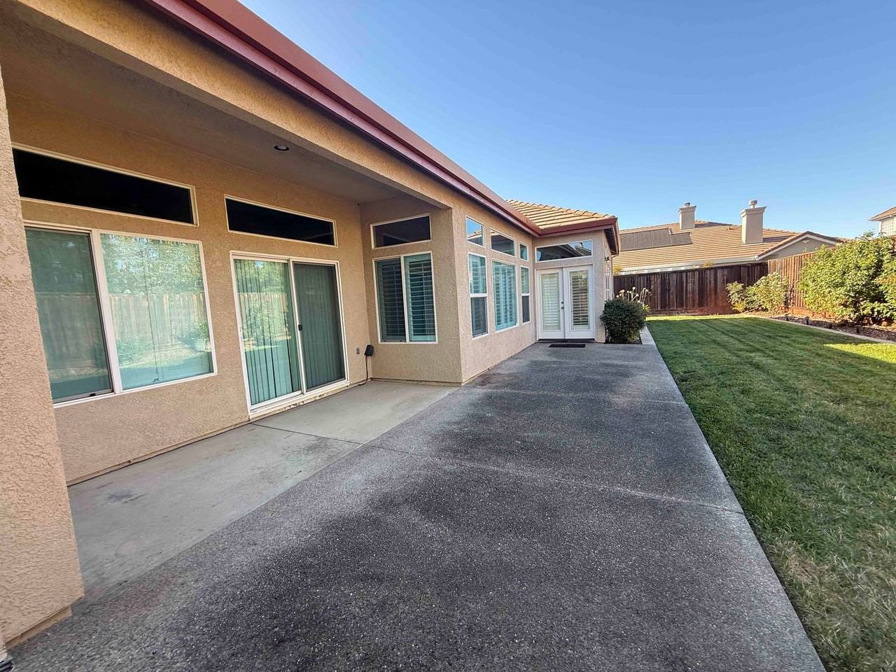 3247 Shelter Cove Ln - Photo 6 of 31