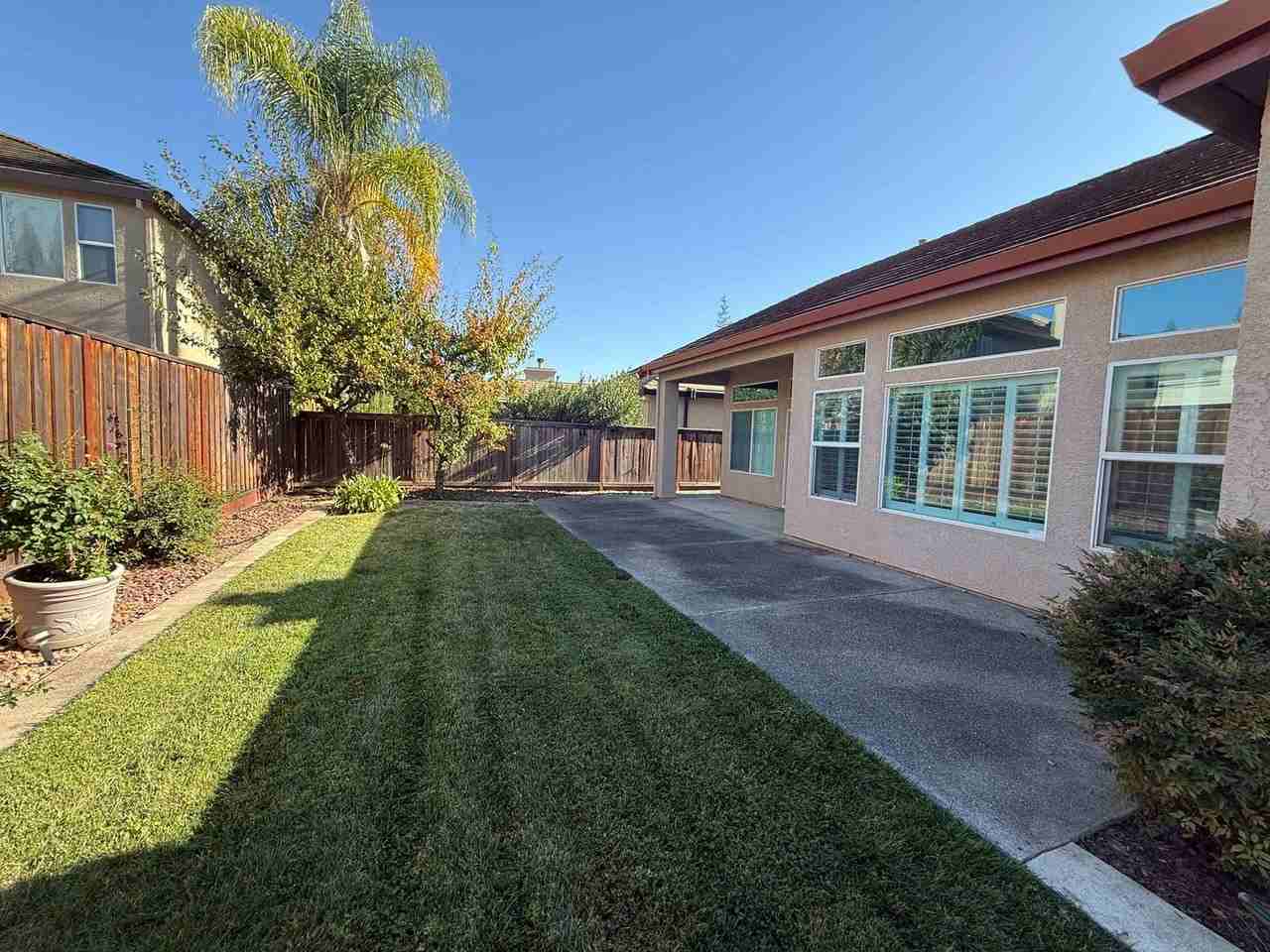 3247 Shelter Cove Ln - Photo 7 of 31
