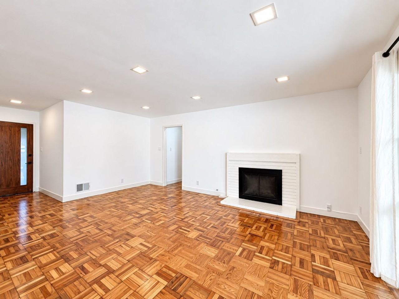 2720 Dunleer Pl - Photo 7 of 35