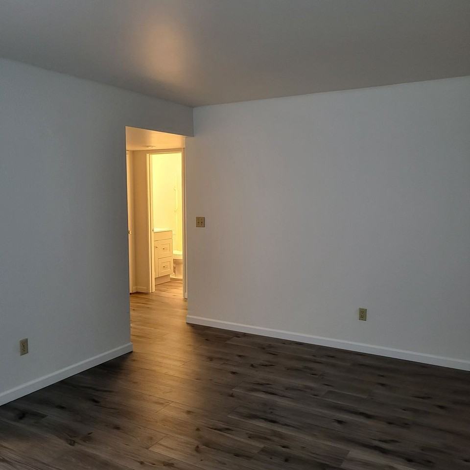 4531 Front St - Photo 6 of 13