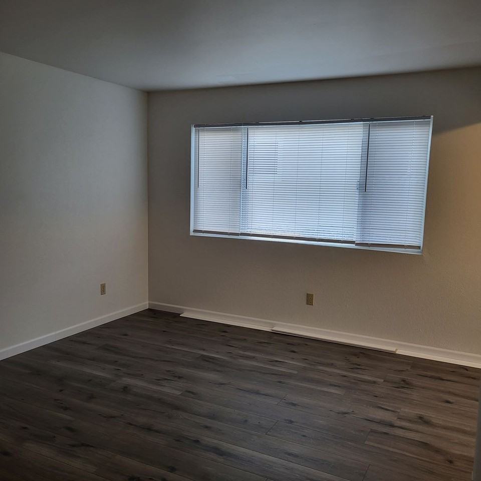 4531 Front St - Photo 7 of 13