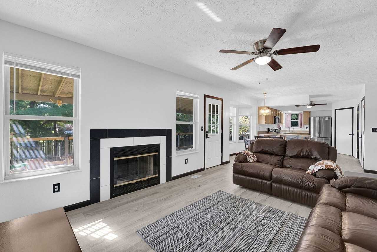 6399 Chelsea Glen Dr - Photo 3 of 33