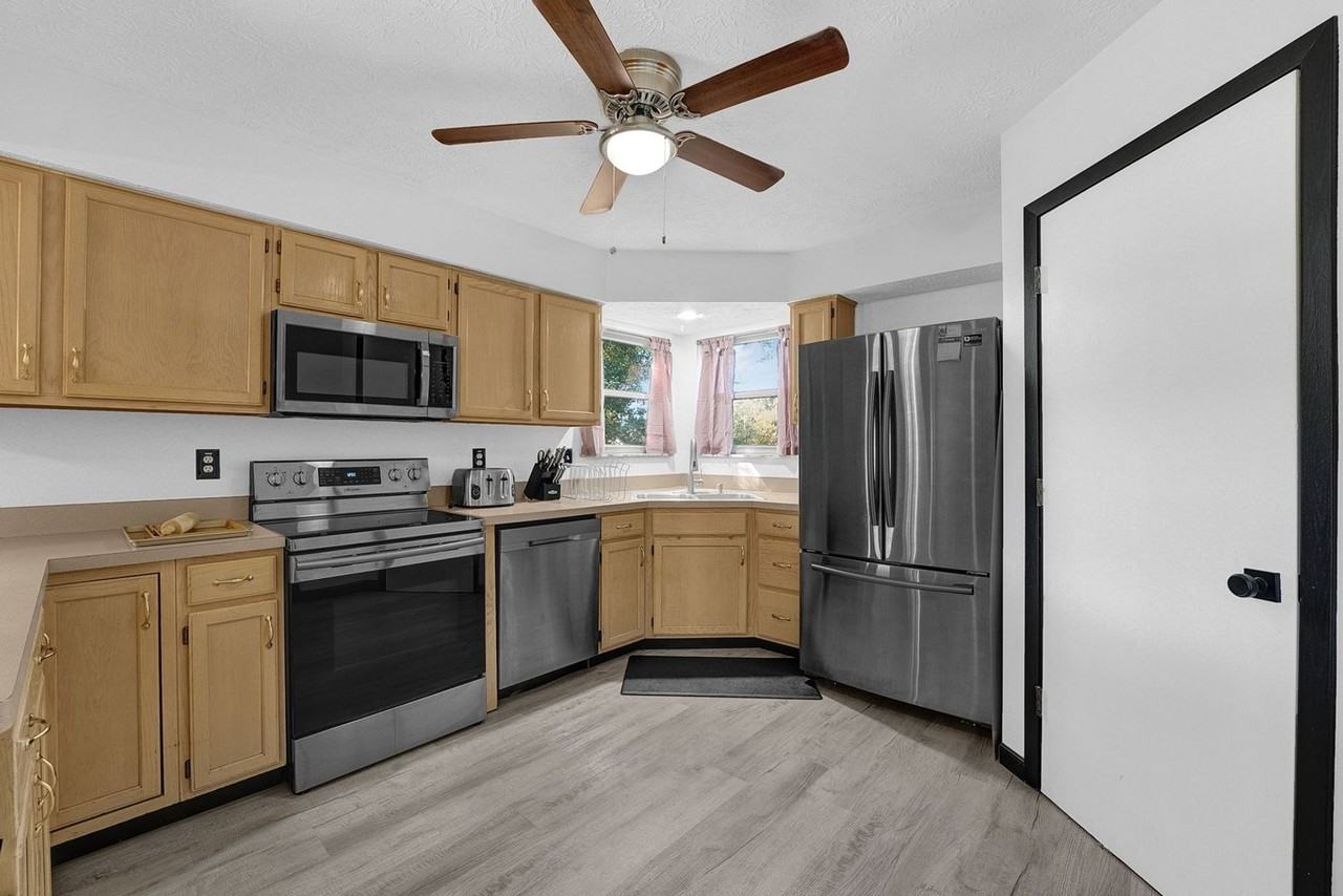 6399 Chelsea Glen Dr - Photo 4 of 33