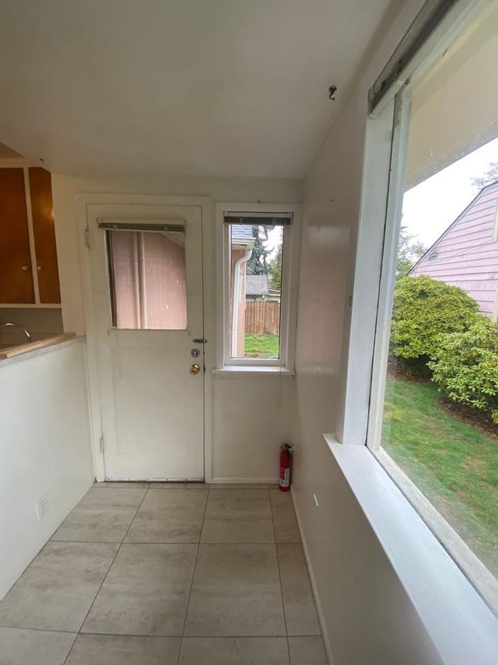 702 N 117th St - Photo 5 of 13
