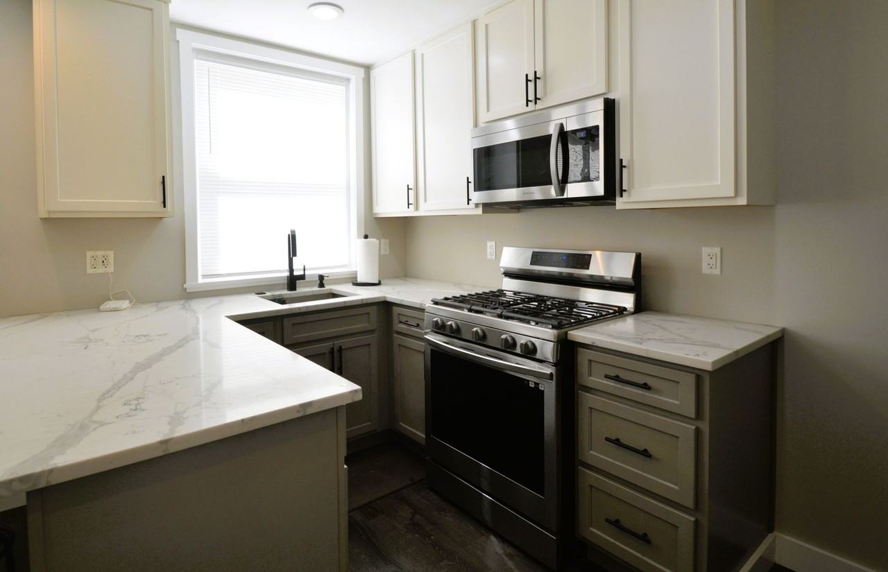 1034 E Howell St - Photo 5 of 15