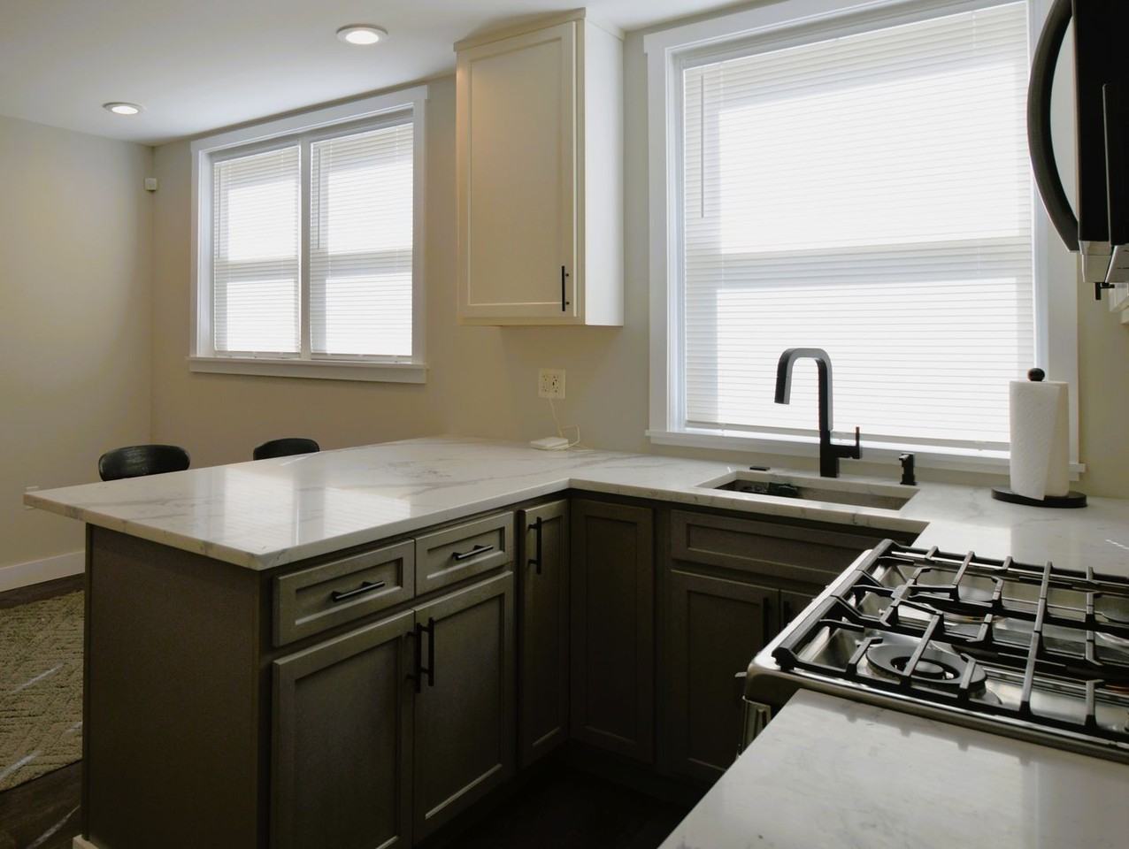 1034 E Howell St - Photo 6 of 15