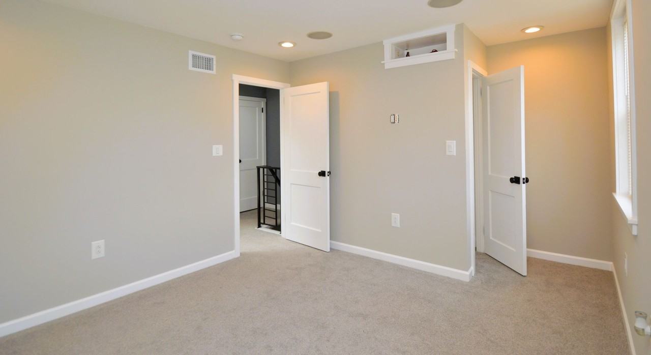 1034 E Howell St - Photo 7 of 15