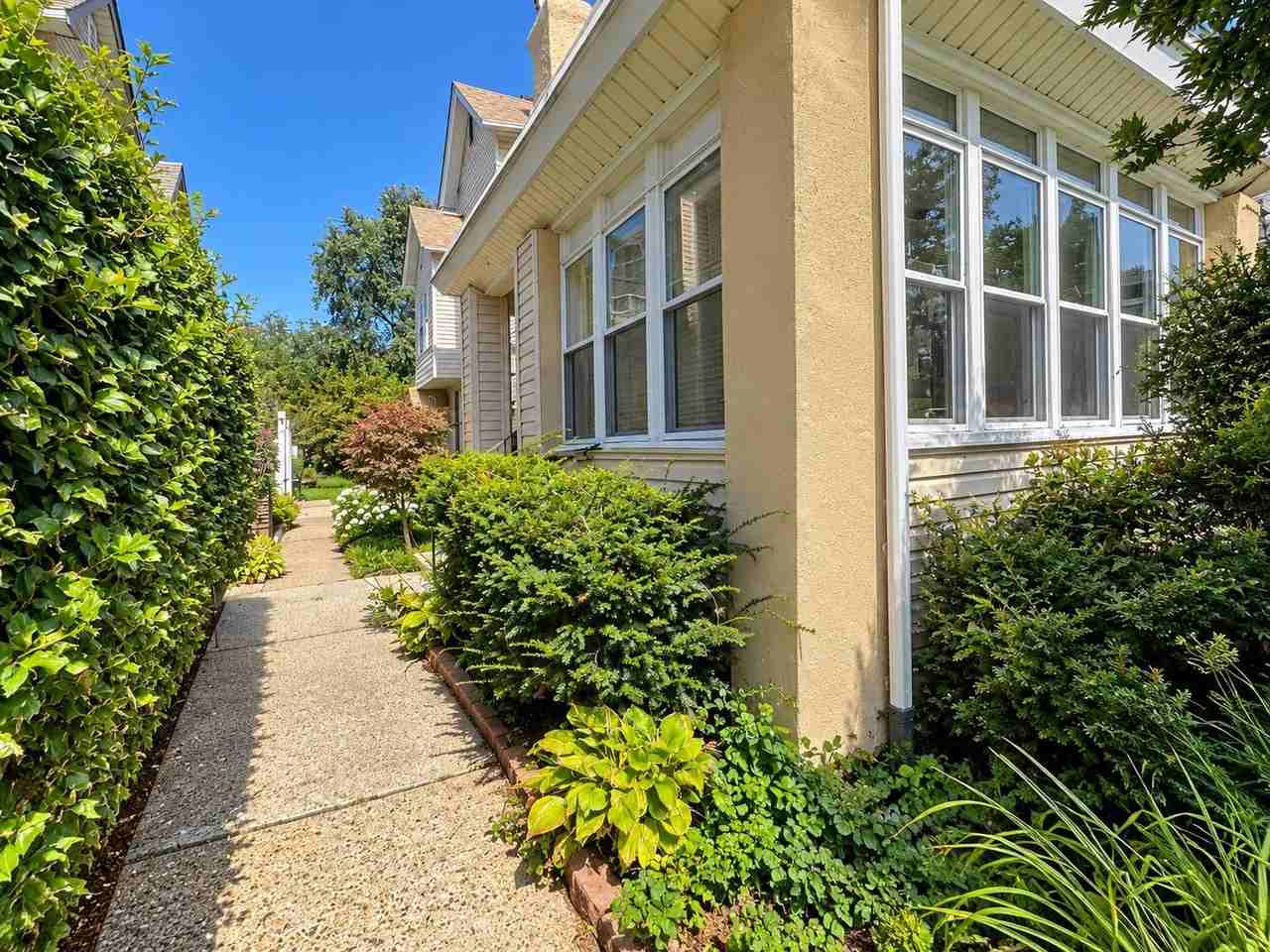 4713 Conshohocken Ave - Photo 3 of 27