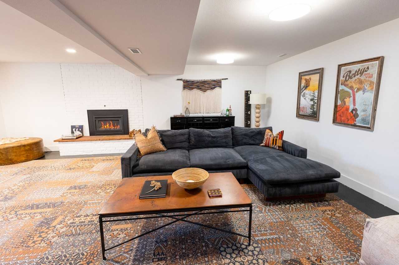 546 Theresa Dr - Photo 4 of 50