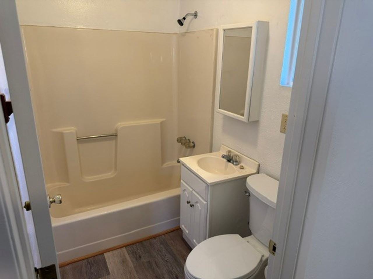 18495 Rozier Ave - Photo 4 of 10