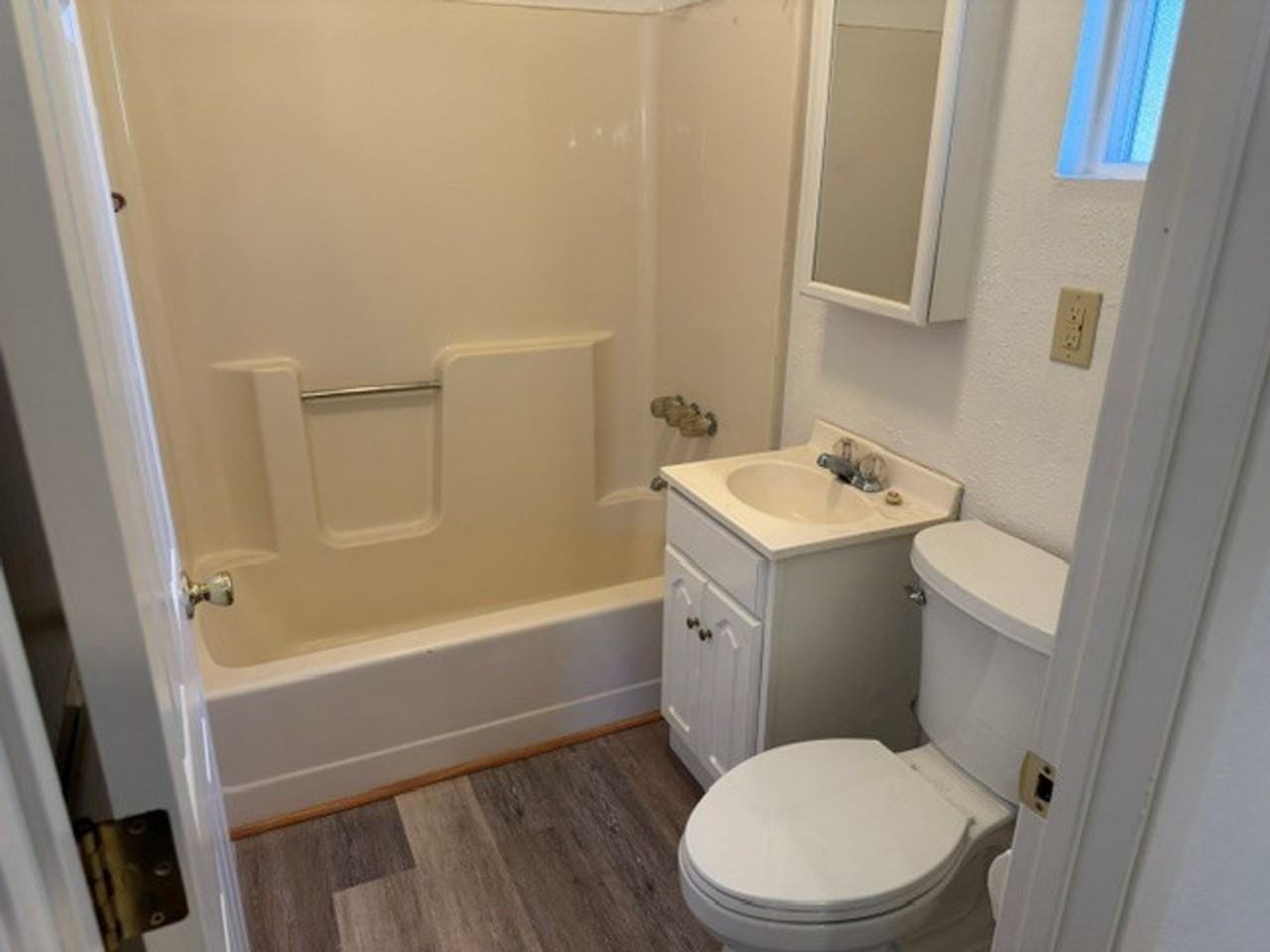 18495 Rozier Ave - Photo 5 of 10