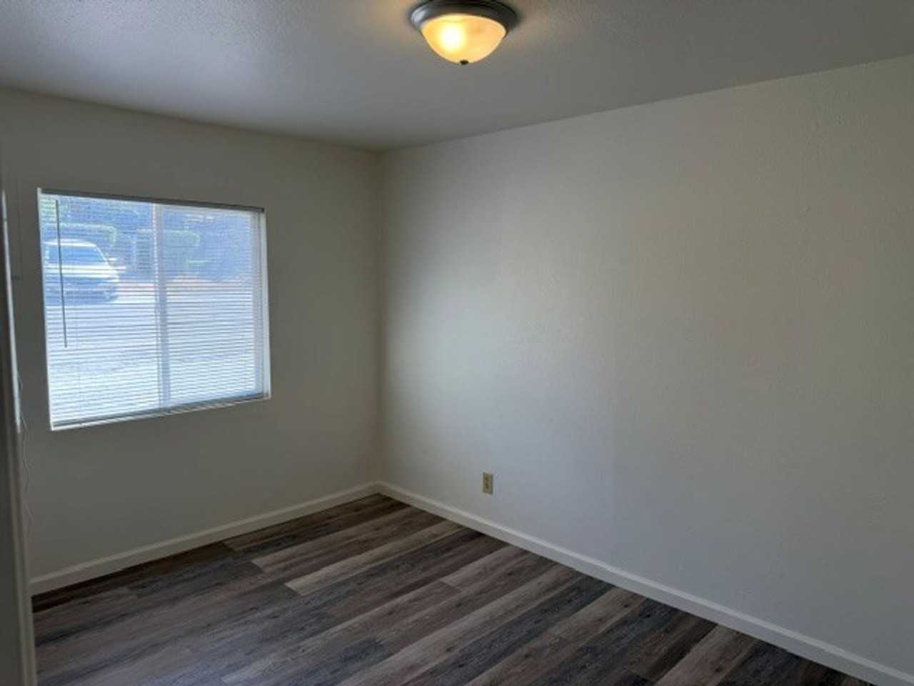 18495 Rozier Ave - Photo 7 of 10