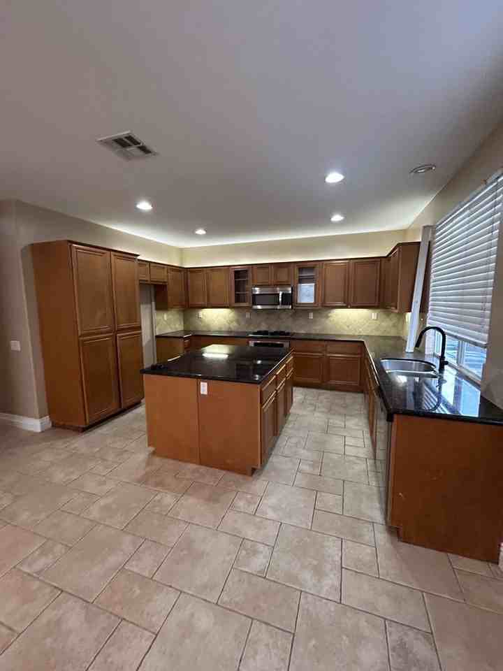 45169 Tioga St - Photo 4 of 15