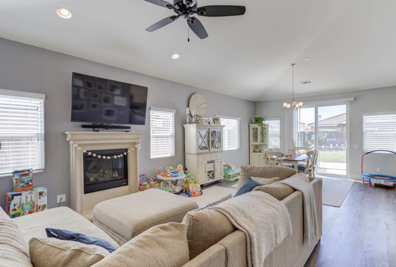 301 Dressler Ave - Photo 3 of 15