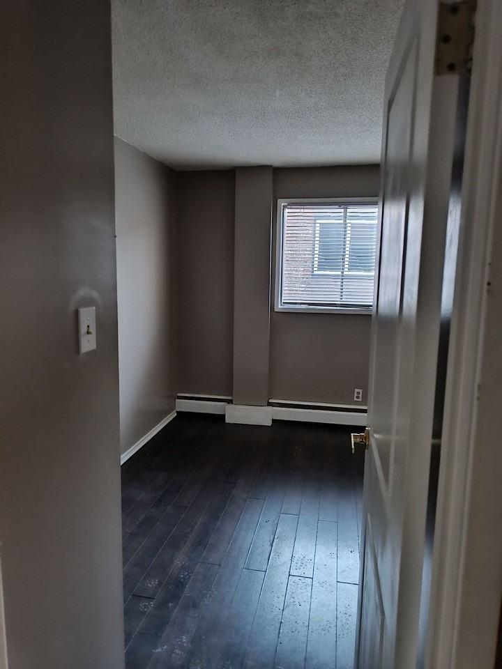 1902 11 Ave Sw - Photo 2 of 10