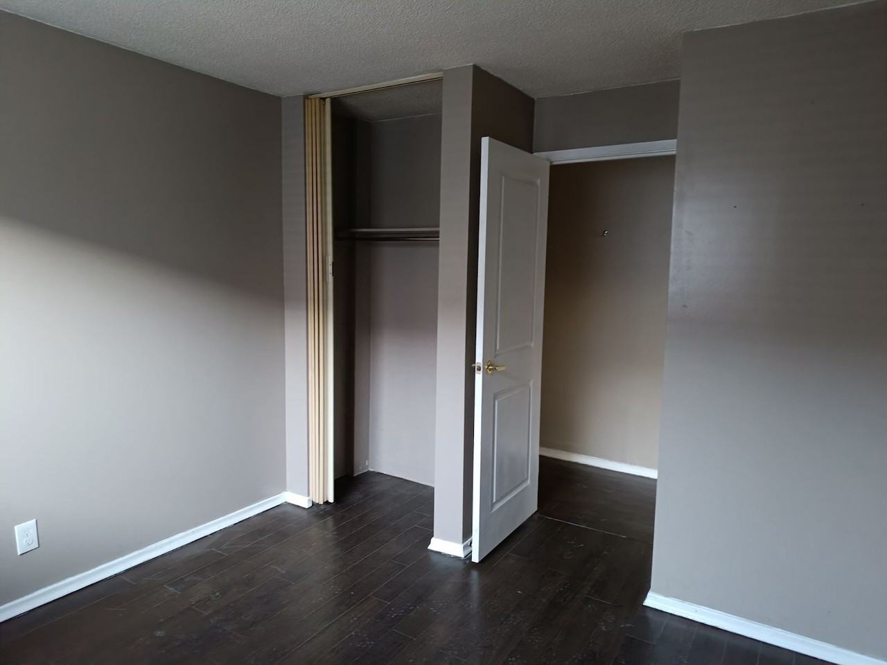1902 11 Ave Sw - Photo 5 of 10