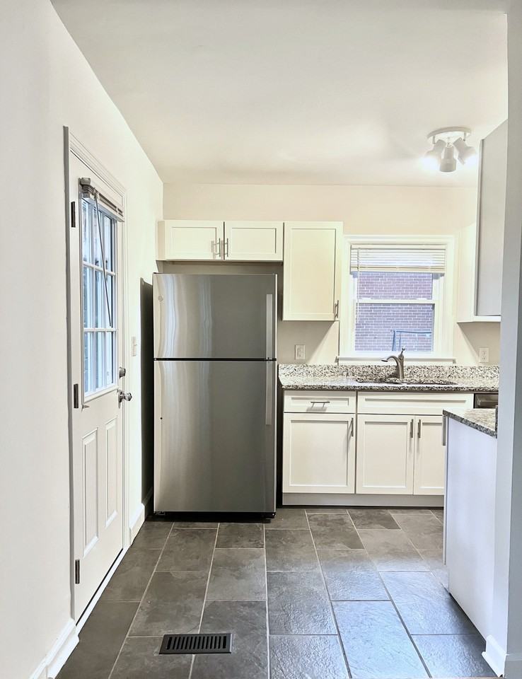 1816 Donnalee Ave Se #NA - Photo 2 of 27